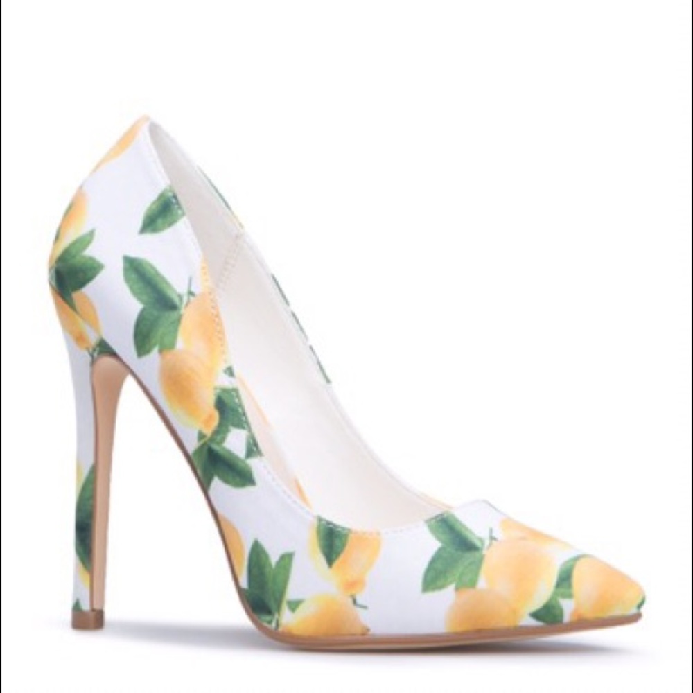 Lemon Print Pumps